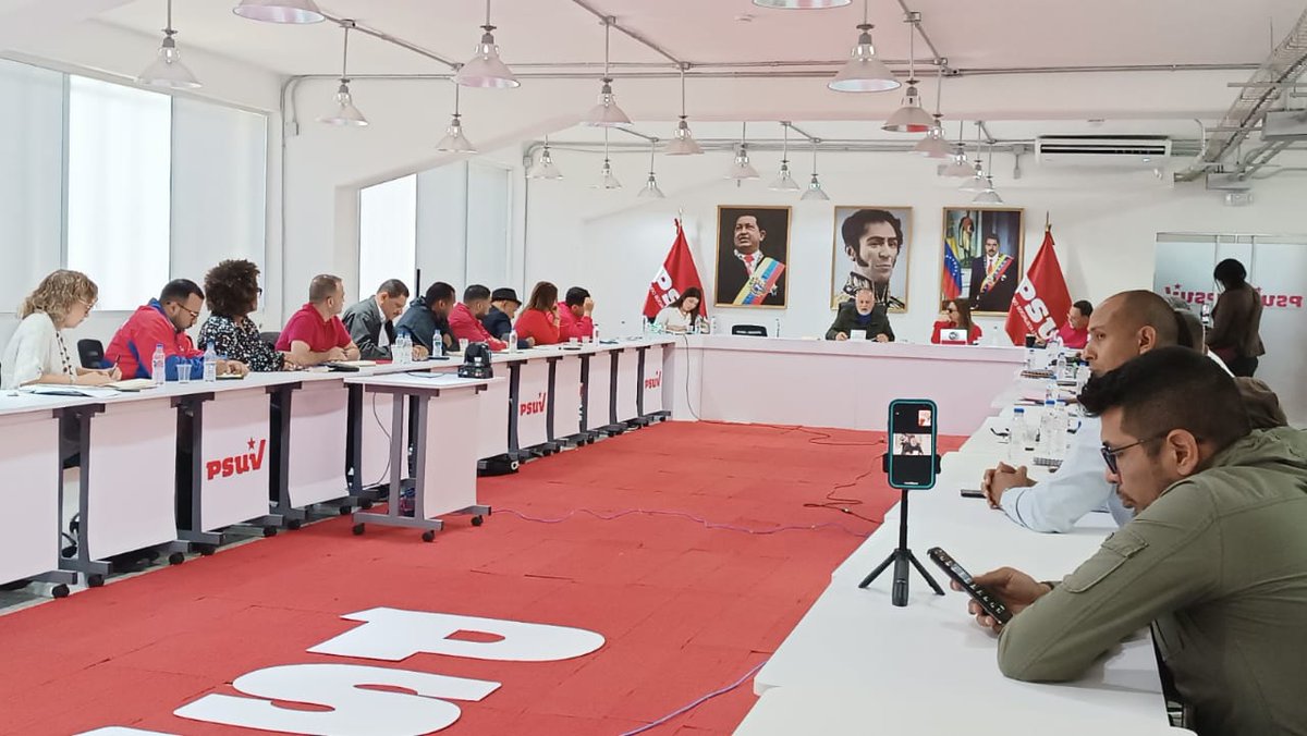 EN IMÁGENES | 

Nuestro primer vicepresidente, Diosdado Cabello participa en videoconferencia nacional de la vicepresidencia de Formación e Ideología del PSUV. 

<a href="/dcabellor/">Diosdado Cabello R</a> 
<a href="/taniapsuv/">Tania Valentina Díaz</a> 
#DuroContraLaCorrupción