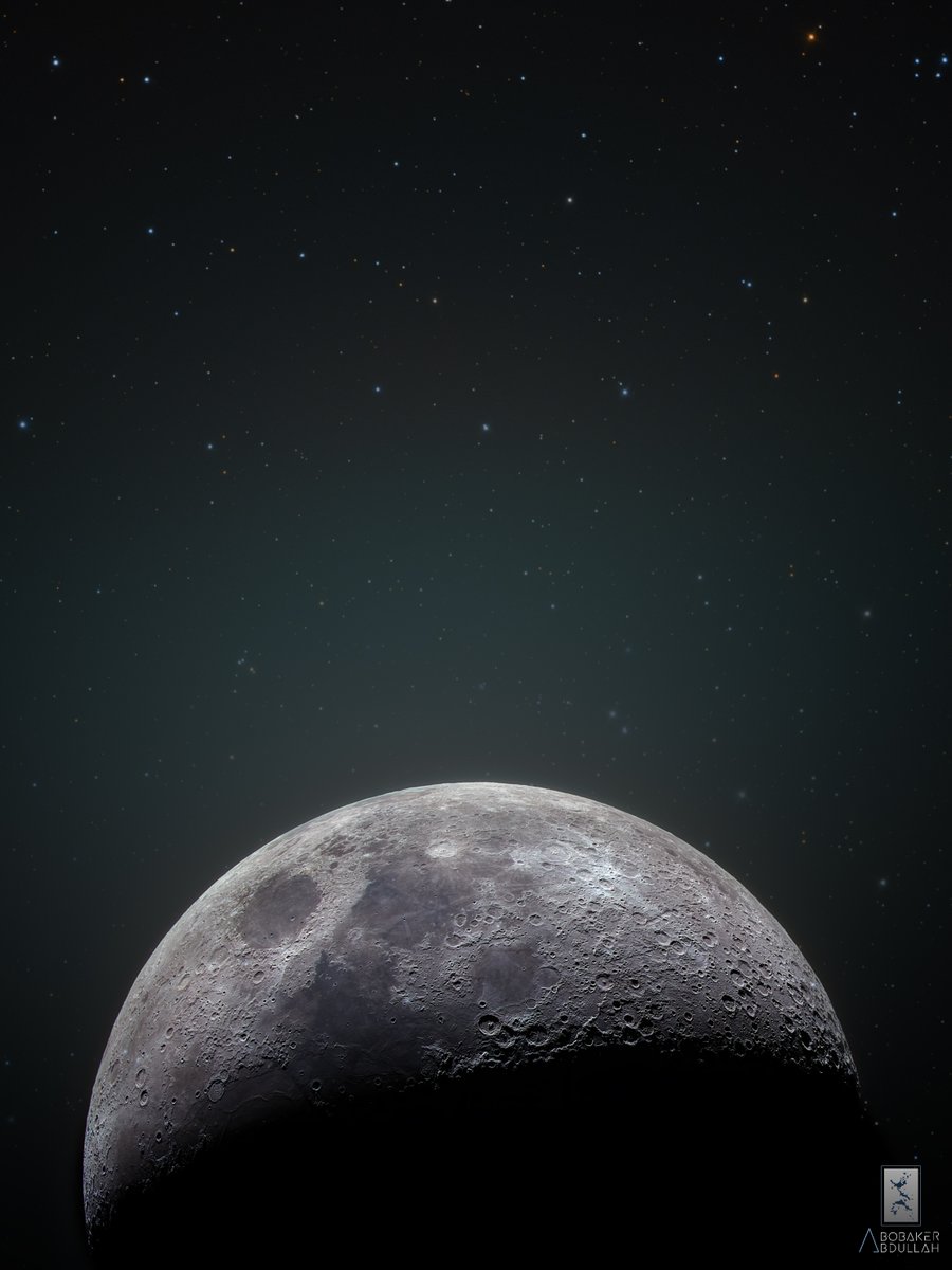 تصويري لقمر البارحة مع شوية نجوم ووهج🌗✨