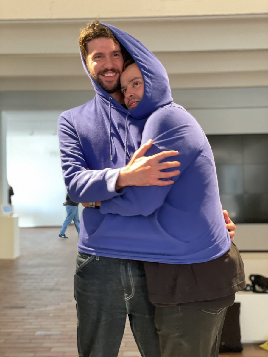 JGlarner's tweet photo. Organitzar l’amor! Erwin Wurm ens convida a convertirse en obra d’art #AmicsImaginaris https://t.co/YMaKlkoKMN