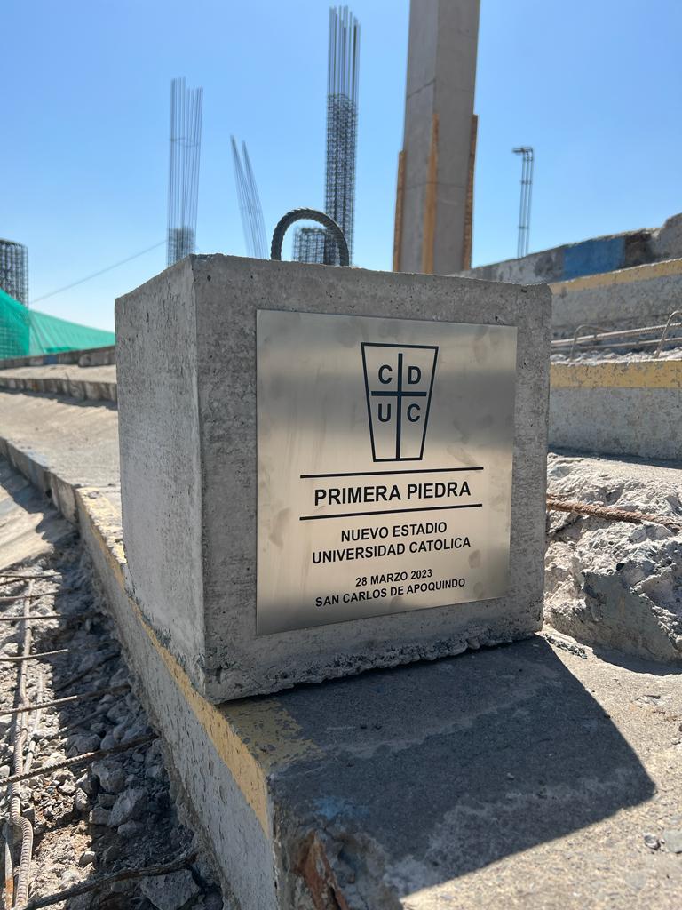Cruzados's tweet photo. Un trozo de nuestra historia presente y futura ♥️

Esta es la Primera Piedra sobre la que construirá el nuevo estadio de Universidad Católica 🏟️

¡Paso a paso por #ElSueñoCruzado! ⚪🔵

En vivo ➡️ https://t.co/xbs0HoIw2O https://t.co/d4316QwqqF