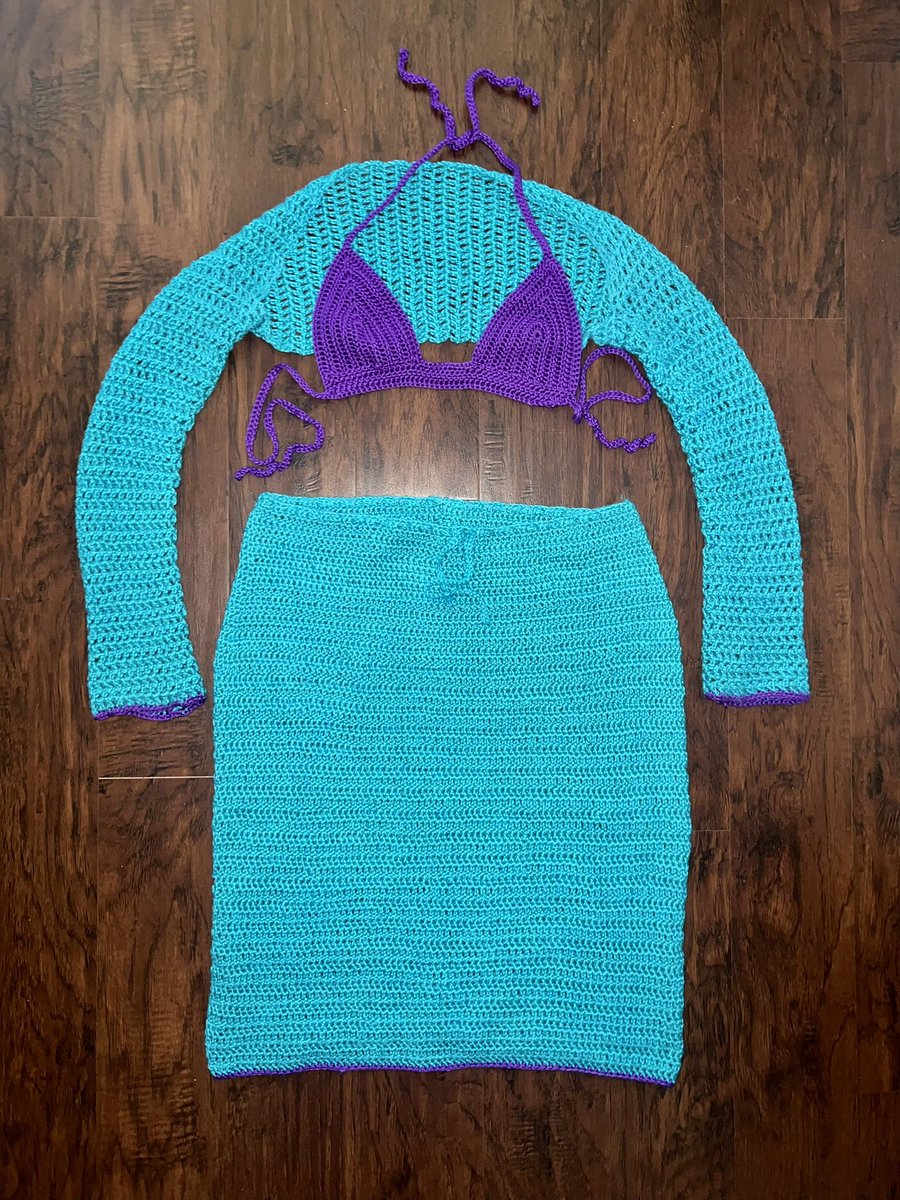 one of my crochet sets i’ll be putting on my website next week🫣