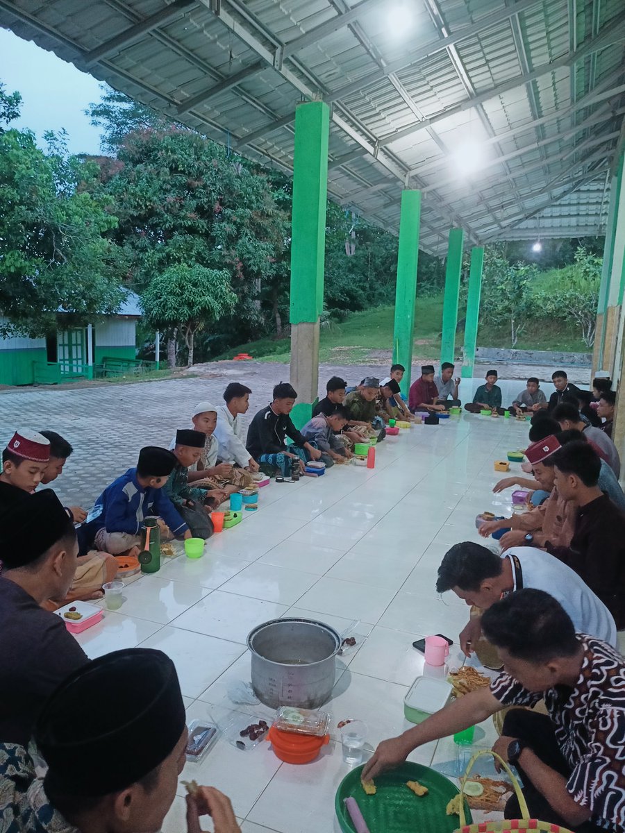Alhamdulillah semoga mrk menjadi Ulama Besar di Pulau Nias ini🤲🤲
