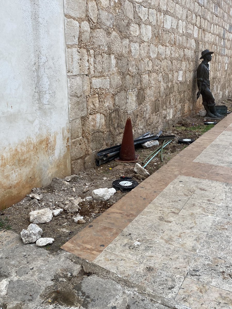 jm_pp's tweet photo. @UCSCampeche mantengan LIMPIO el C. Histórico de la ciudad de Campeche, la ciudad en general. Es un cochinero. Soy oriundo del Barrio de Sn. Román regresando a Campeche después d muchos años fuera y tristemente me encuentro con una ciudad bella pero SUCIA y DESCUIDADA https://t.co/5bdAQpW0MT