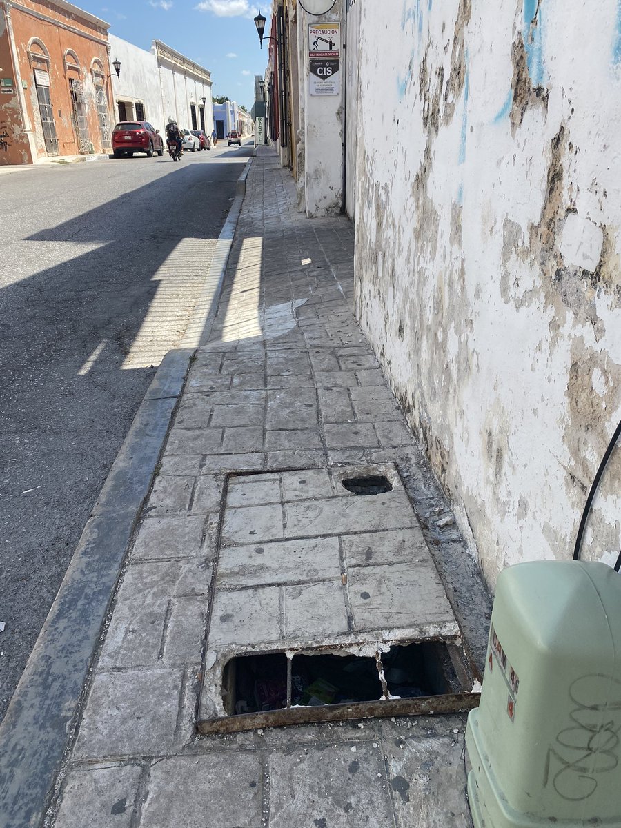 jm_pp's tweet photo. @UCSCampeche mantengan LIMPIO el C. Histórico de la ciudad de Campeche, la ciudad en general. Es un cochinero. Soy oriundo del Barrio de Sn. Román regresando a Campeche después d muchos años fuera y tristemente me encuentro con una ciudad bella pero SUCIA y DESCUIDADA https://t.co/5bdAQpW0MT