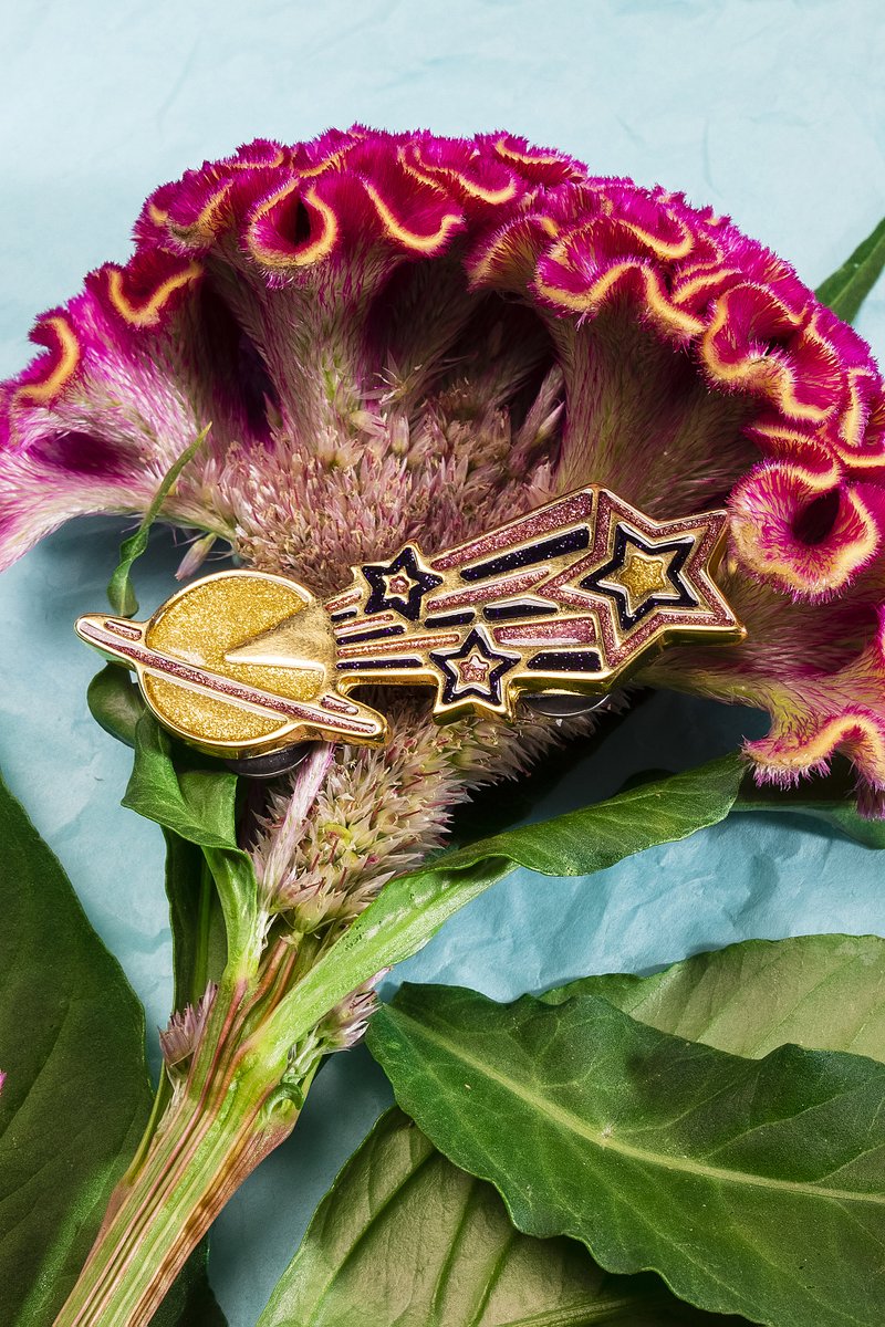 À clipser partout, les broches Clap Paris sont l'accessoire idéal pour ajouter une touche de couleur à votre tenue ! À offrir ou pour soi-même, c'est la petite touche en plus de votre garde-robe !
De nombreux modèles disponibles sur ► misericordia.shop