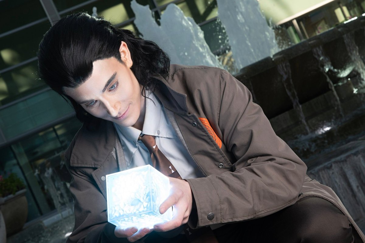 Coming for your Tesseract baby. 
Loki's back! 👑

Photographer @miketuffley

I swear I need to make one of his other outfits. One with leather 😈

#loki #lokicosplay #variantloki #variantlokicosplay #marvel #marvelcosplay #disney #tva #tesseract