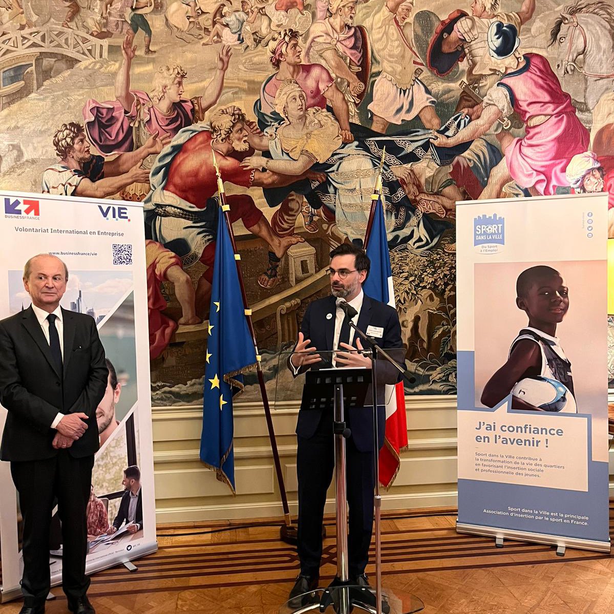 En direct de la Résidence de France, le bureau belge de <a href="/businessfrance/">Business France</a> organise une cérémonie pour célébrer l’affectation du 10 000e V.I.E en Belgique ! @LauStMartin rappelle l'inestimable vivier de talents et l'opportunité à l'international pour les jeunes qu'est le V.I.E. 🚀