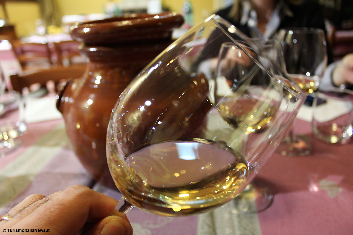 TurismoItaliaNw's tweet photo. L’Asiago Dop “fusion” sorprende a Vinitaly: inedito percorso con stagionature esclusive, abbinamenti insoliti e scoperte culinarie
Leggi la notizia https://t.co/VxMyLSzwiD
#vinitaly #AsiagoDOP #enoturismo #enogastronomia #gusto #asiagocheese @Asiago_cheese @VinitalyTasting https://t.co/lFTQ1wVfPO
