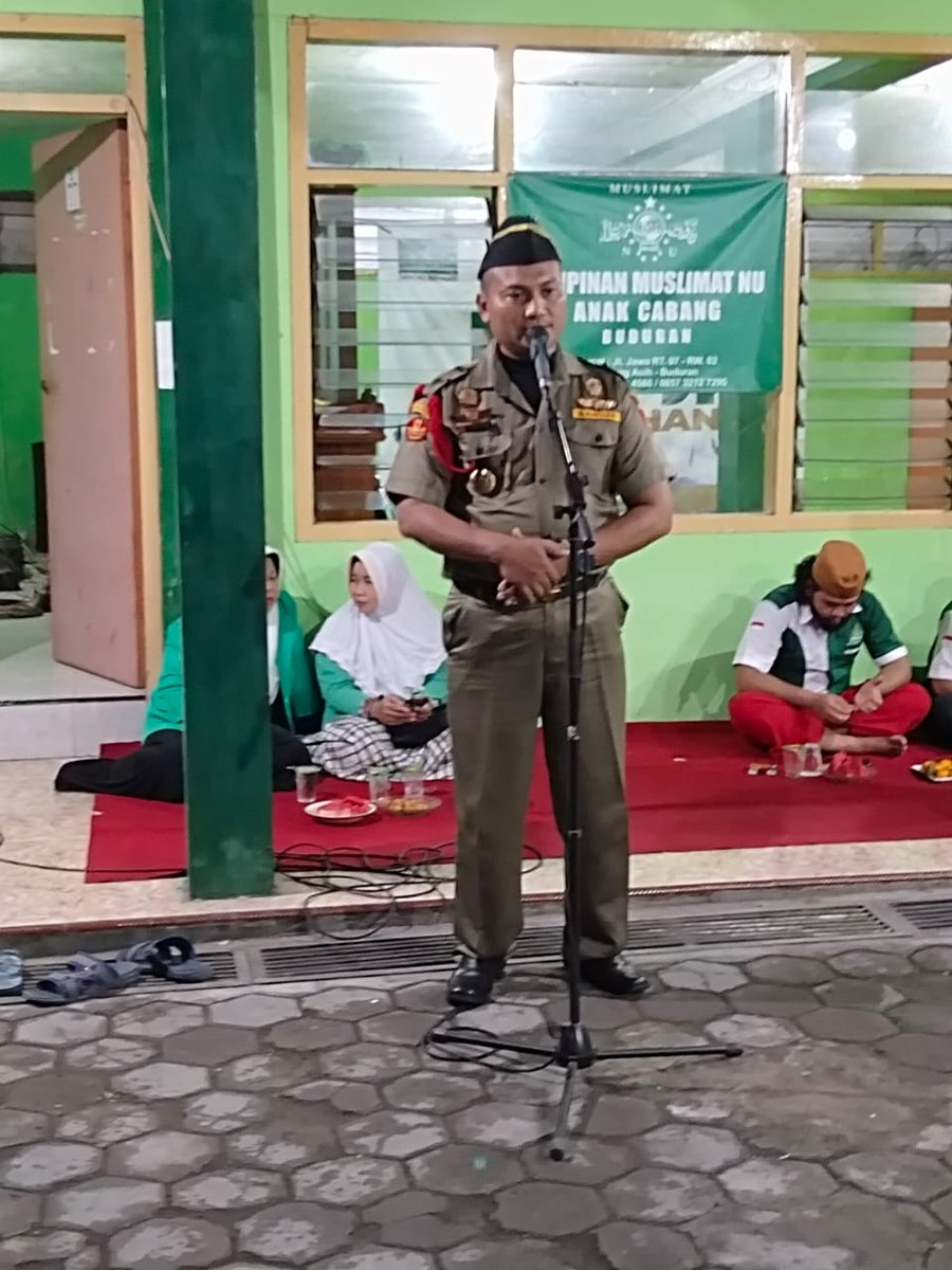 ChHuda5's tweet photo. Pembukaan Posko Ramadha PAC GP Ansor Buduran oleh Kasatkorcab Banser Sidoarjo di Gedung MWC NU Buduran 

Sinergi dg jajaran Forkopimka menciptakan keaman &amp; kenyamanan ummat dalam menjalankan ibadah puasa di Bulan Suci Ramdhan 

#AnsorMbois
#SpiritBaruAnsorJatim https://t.co/zAVpW3lRls