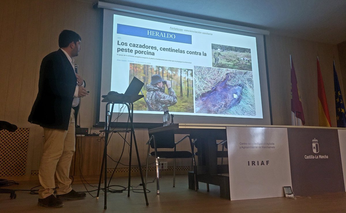ChristianGortaz's tweet photo. Formación sobre prevención de #PestePorcinaAfricana en IRIAF con @nicolas_urbani y un servidor. Importancia detección temprana. @IREC_CSIC_UCLM @GoPrevpa @FedCazaCLM https://t.co/AXNbOepFk2