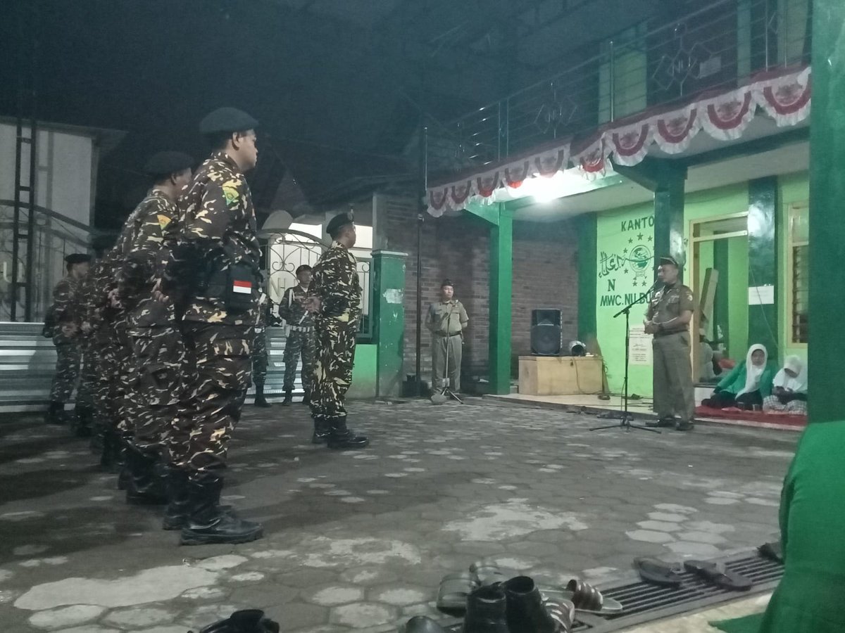 ChHuda5's tweet photo. Pembukaan Posko Ramadha PAC GP Ansor Buduran oleh Kasatkorcab Banser Sidoarjo di Gedung MWC NU Buduran 

Sinergi dg jajaran Forkopimka menciptakan keaman &amp; kenyamanan ummat dalam menjalankan ibadah puasa di Bulan Suci Ramdhan 

#AnsorMbois
#SpiritBaruAnsorJatim https://t.co/zAVpW3lRls