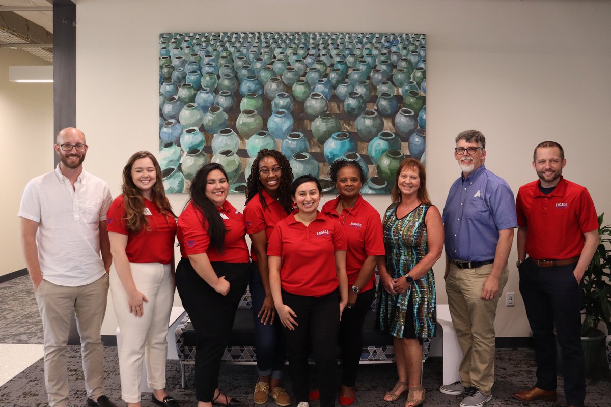 uta_csl's tweet photo. The SMU Cohort and Center for Service Learning came together to discuss what we do concerning service learning, volunteerism, and experiential education at UTA. A big Thank You to SMU for collaborating with us. https://t.co/NbFla6YacF