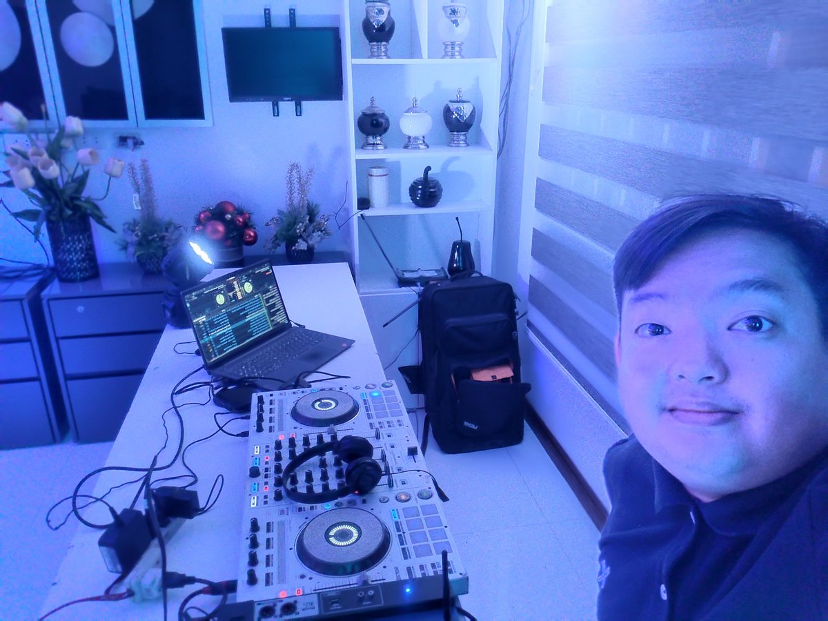Djtwiq19's tweet photo. Jgh from gig https://t.co/V34oYgsCgm