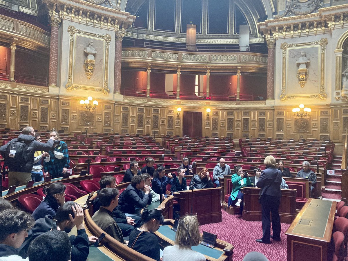 🧑‍🎓Très heureuse d’accueillir au <a href="/Senat/">Sénat</a> un groupe d’étudiants en journalisme de l’IUT de #Lannion 

🏛L’occasion de leur faire visiter le Palais du Luxembourg et d’échanger avec eux sur le travail législatif et le rôle de la haute assemblée !