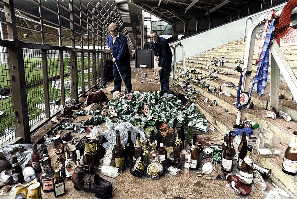 nostalgiafutbo4's tweet photo. Anfield tras un Gales /Escocia. 1977. https://t.co/SAWTdiCC0B
