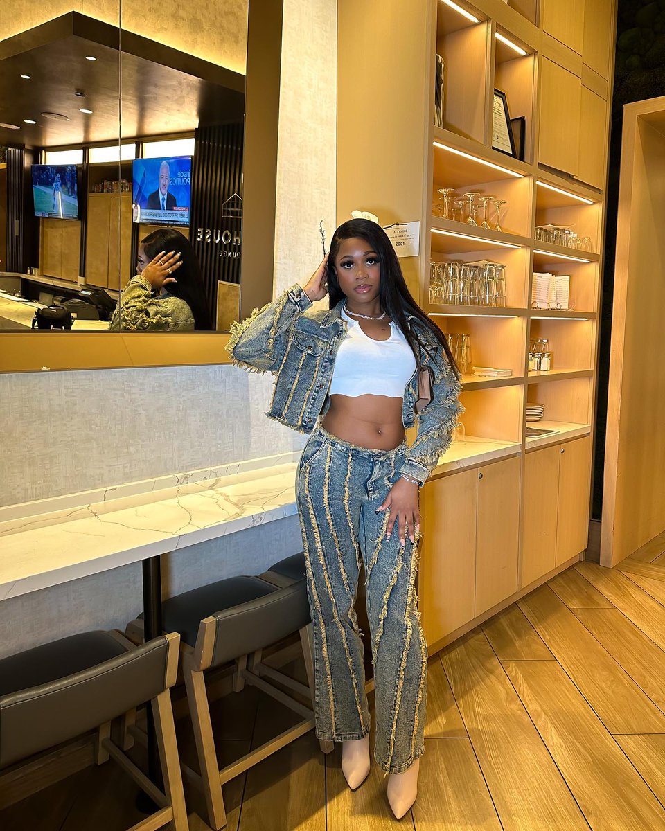 MayvennHair's tweet image. The perfect Tuesday fit ✨ @ugonauzo in #MayvennHair 24" HD Lace Front Virgin Brazilian Straight Wig #MayvennMade #LaceFrontWig #BrazilianStraight #StraightWig #Bundles