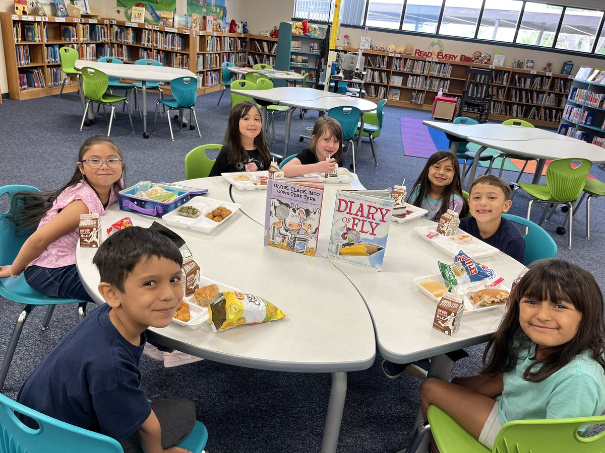 First graders are loving their lunch book club! Today we read stories from @doreencronin1 We love reading! #bookclub #readalouds @NISDLib @NISDGlass