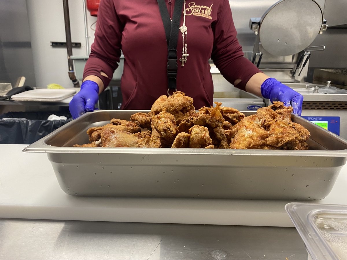 ywchamber's tweet photo. The #BigBlueScissors are in the mood for a taste of Southern Comfort Food. 

Savannah Joe's is a fast-casual restaurant that features the finest of soul food cuisine.

Check them out at 2905 Glenwood Avenue in Youngstown 🎉 https://t.co/dJqffD7zVU