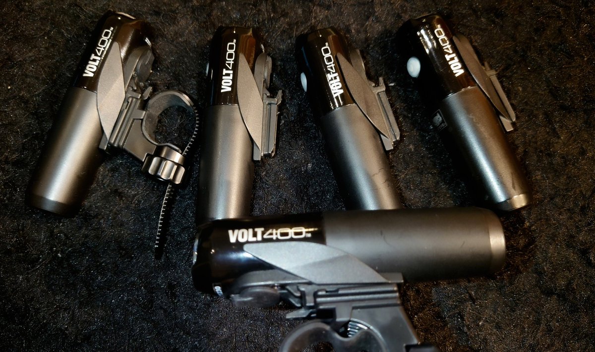 KUROKUR69311760's tweet photo. #VOLT400  #VOLT800😺👁🔦
#ロードバイク　#補修部品
VOLT400の🔦充電ポート付近のブラケット箇所のパーツが割れたので、CATEYEに部品注文した😸パーツが到着しました😺 https://t.co/tHAKAhvMlz