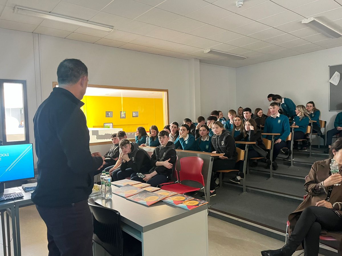 LargyOfficial's tweet photo. Sincere thanks to sports nutritionist Shane Porter and sports psychologist Richard Shannon for an inspiring afternoon. Delighted to share this opportunity with @COiriall. Thanks to Alan Ryan @YOUTHWORKIRELA1 &amp; Planet Youth for sponsoring also @MonaghanInst for superb hospitality https://t.co/4gyzt7pZUM