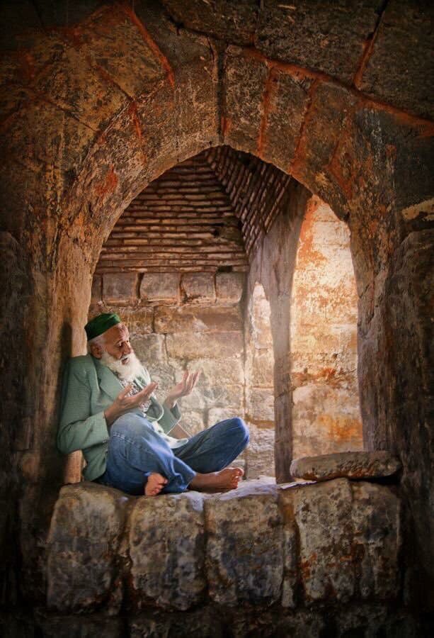 Gün gelir, Allah (ﷻ) size kötülük yapanları size muhtaç eder. Sabredin!