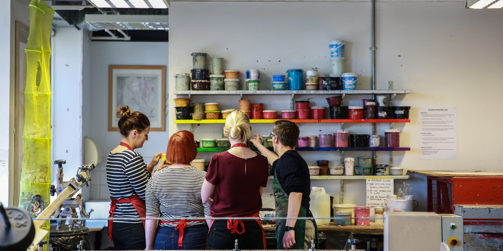 🎨#DevelopingArtistsFund Open for applications through @DCAdundee: DCA Print Studio x Jerwood Residencies Deadline: 10 April dca.org.uk/pages/default/… Two month-long, fully-funded residencies for artists to explore and expand their practice when working with print.