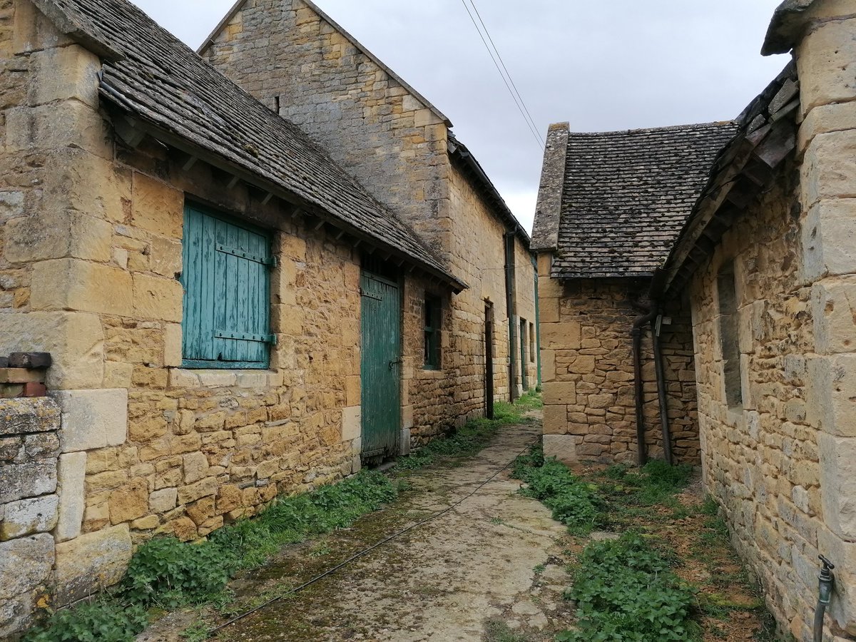 HeritageInspire's tweet photo. Tuesday site visit pictures, not sunny and very breezy in Weston Subedge advising on applications for alterations to farmhouse and conversion of barns in my CDC conservation consultant capacity. # #conservation #cotswoldsdc #listedbuildings #changeofuse https://t.co/HuJBKaLj5Q