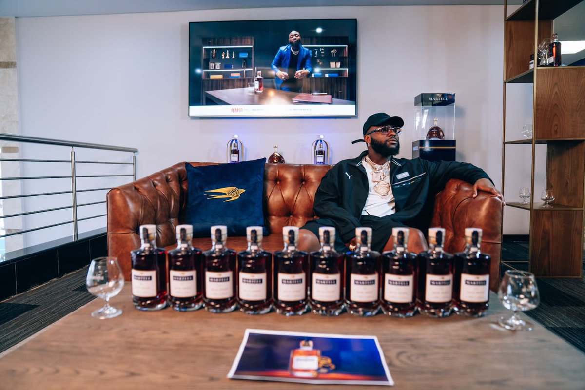 _Thaso's tweet photo. Yo guys Martel Blue Swift is in the country and we got bottles being signed by Africaโs number one, @davido himself ๐๐ฅ
I think I might need to get one myself #MartellBlueSwift #SwiftOne https://t.co/uFQJA47Cd9