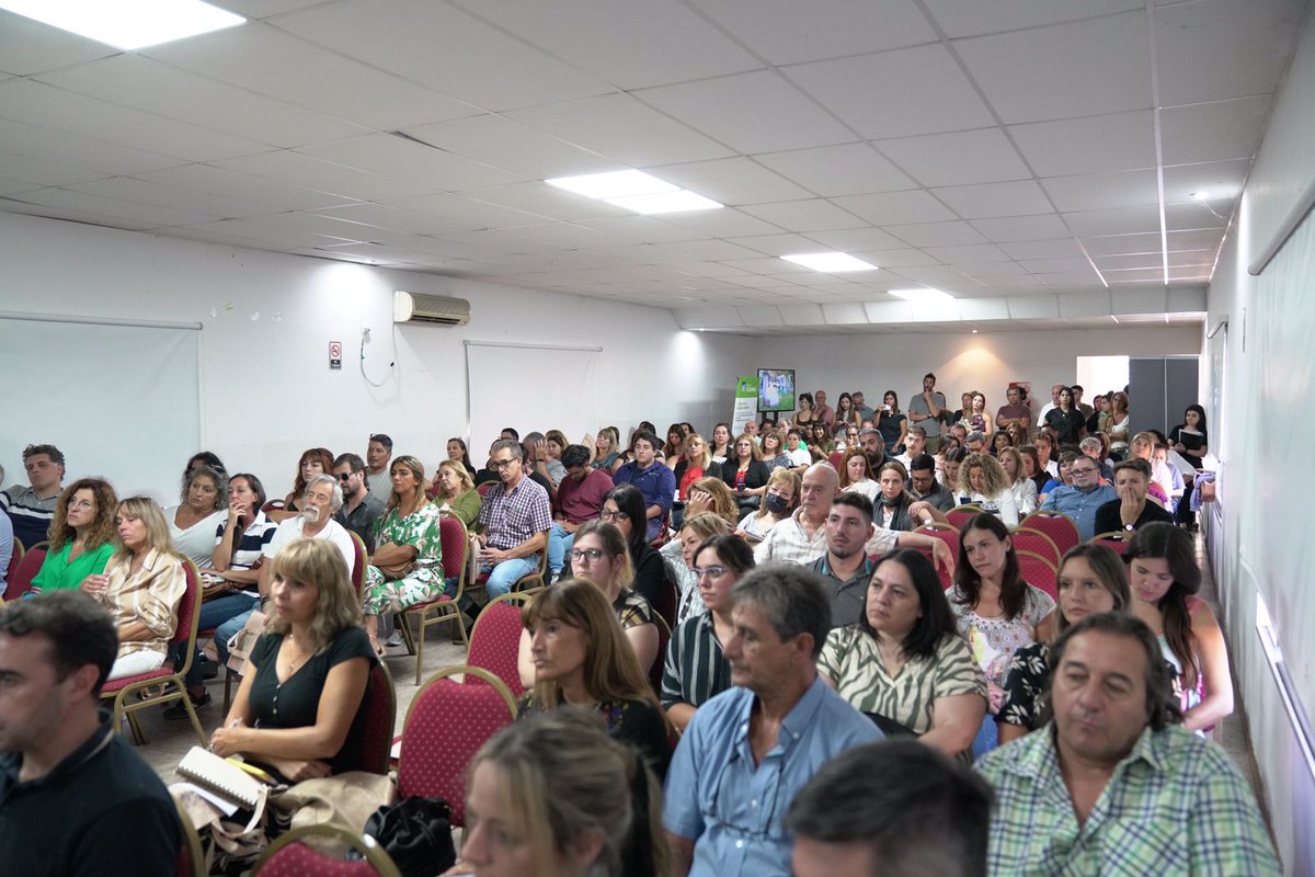 PablocDescalzo's tweet photo. Compartimos una capacitación en el marco de la Ley Yolanda, que apunta a garantizar la formación integral en ambiente, con perspectiva de desarrollo sostenible y especial énfasis en cambio climático.💚 
Abro hilo 👇🏻 https://t.co/hraRcpZ8nF