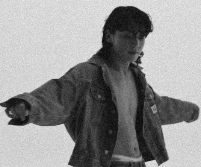 jeonjli's tweet photo. 🖤💭 #taekook au, где..

— я не вашего уровня, — шепчет, обдавая губы кима жаром, — celine boy?

— боюсь, что вс�� в точности наоборот, — ухмыльнувшись, опускает ладони на оголенную талию, — calvin klein boy. https://t.co/ww6RuwsYse