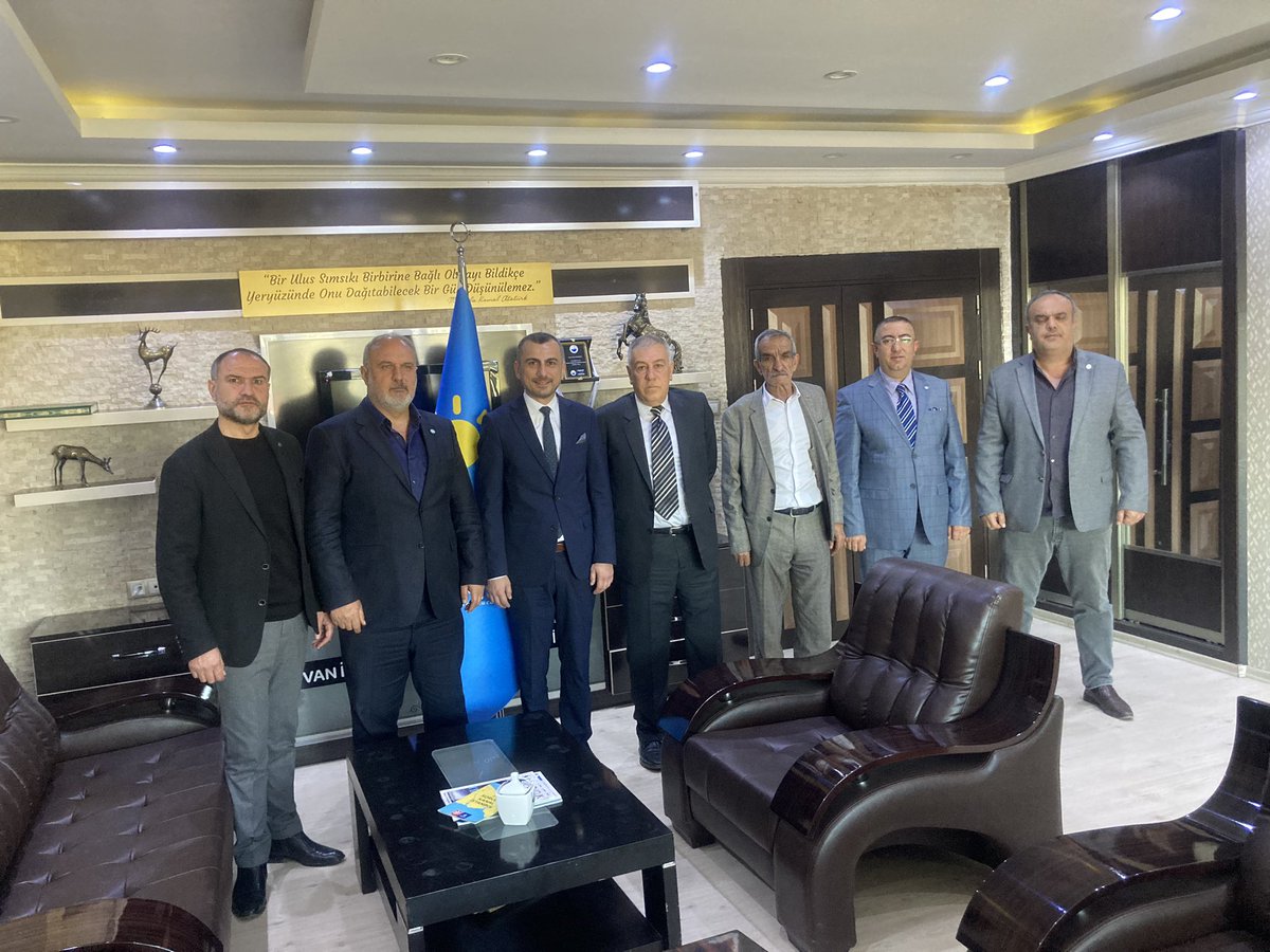 Seçim Kampanyamız için bugün Van’daydık Kuruluşundan bu güne partimize verdiği emekler ve ayrıca misafirperverliği için başta İl başkanımız <a href="/selimozgokce/">selim özgökçe</a> başkanıma , yönetim kuruluna ve tüm İlçe Başkanlarına sonsuz teşekkürler İYİ ki varsınız
#AzKaldı #BirlikteBaşaracağız