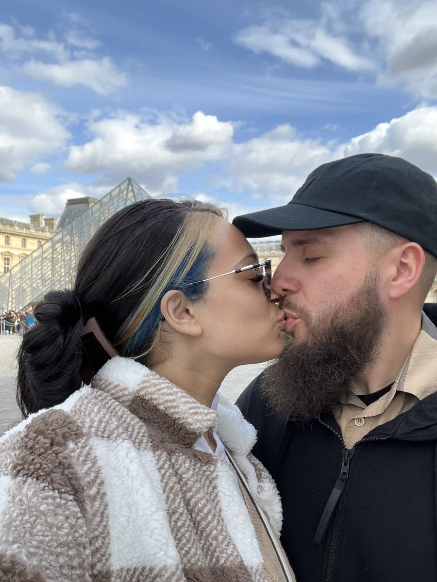 teaagm's tweet photo. I wanna go back to Paris with my bestfriend 😩🖤 @1700ebk https://t.co/hCK1xhsdej