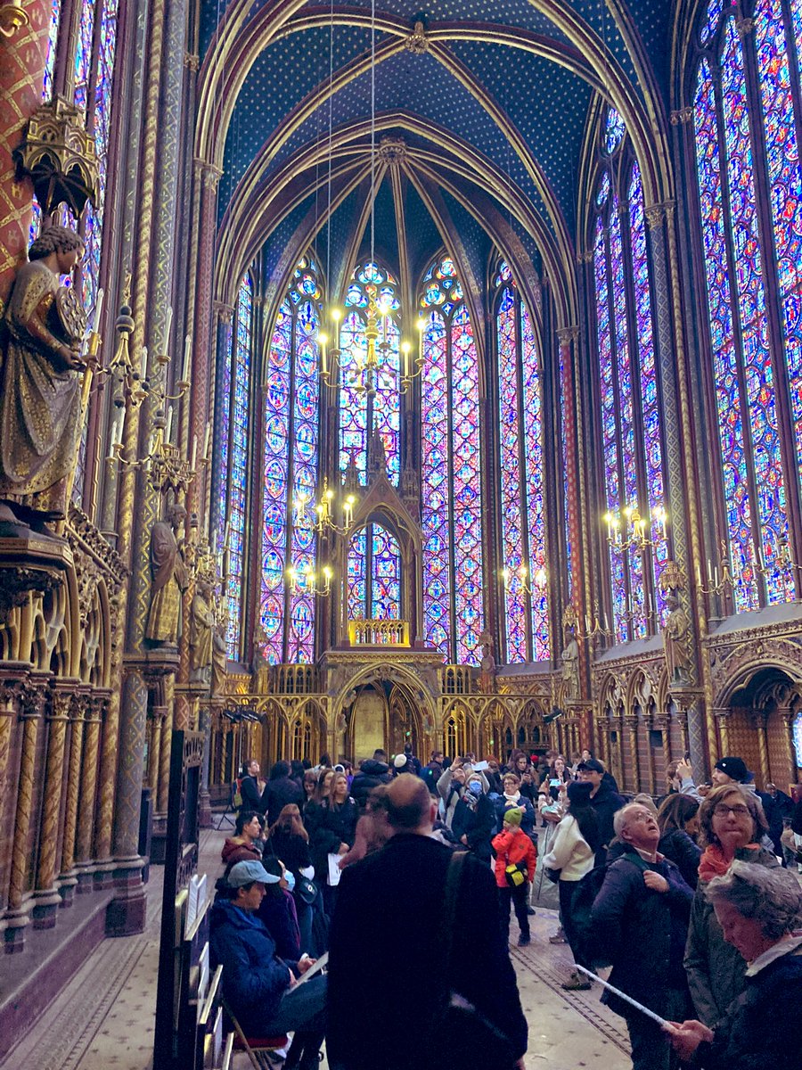 The backrows, you know where! We’ve had a great last day in Paris: Musée d’Orsay, Eiffel Tower, Notre Dame and Sainte Chapelle. Now at the Bouillon Chartier for supper.