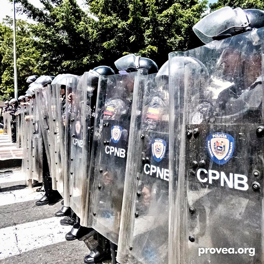 PROVEA (@_Provea) on Twitter photo 2023-03-28 17:13:49 Amnistía Internacional reitera preocupación por situación de derechos humanos en Venezuela. Denuncian que policías y militares siguen respondiendo con fuerza letal, detenciones arbitrarias y torturas. Sumado a la impunidad y falta de reparación para víctimas. #InformeAnualAI Amnistía Internacional reitera preocupación por situación de derechos humanos en Venezuela. Denuncian que policías y militares siguen respondiendo con fuerza letal, detenciones arbitrarias y torturas. Sumado a la impunidad y falta de reparación para víctimas. #InformeAnualAI