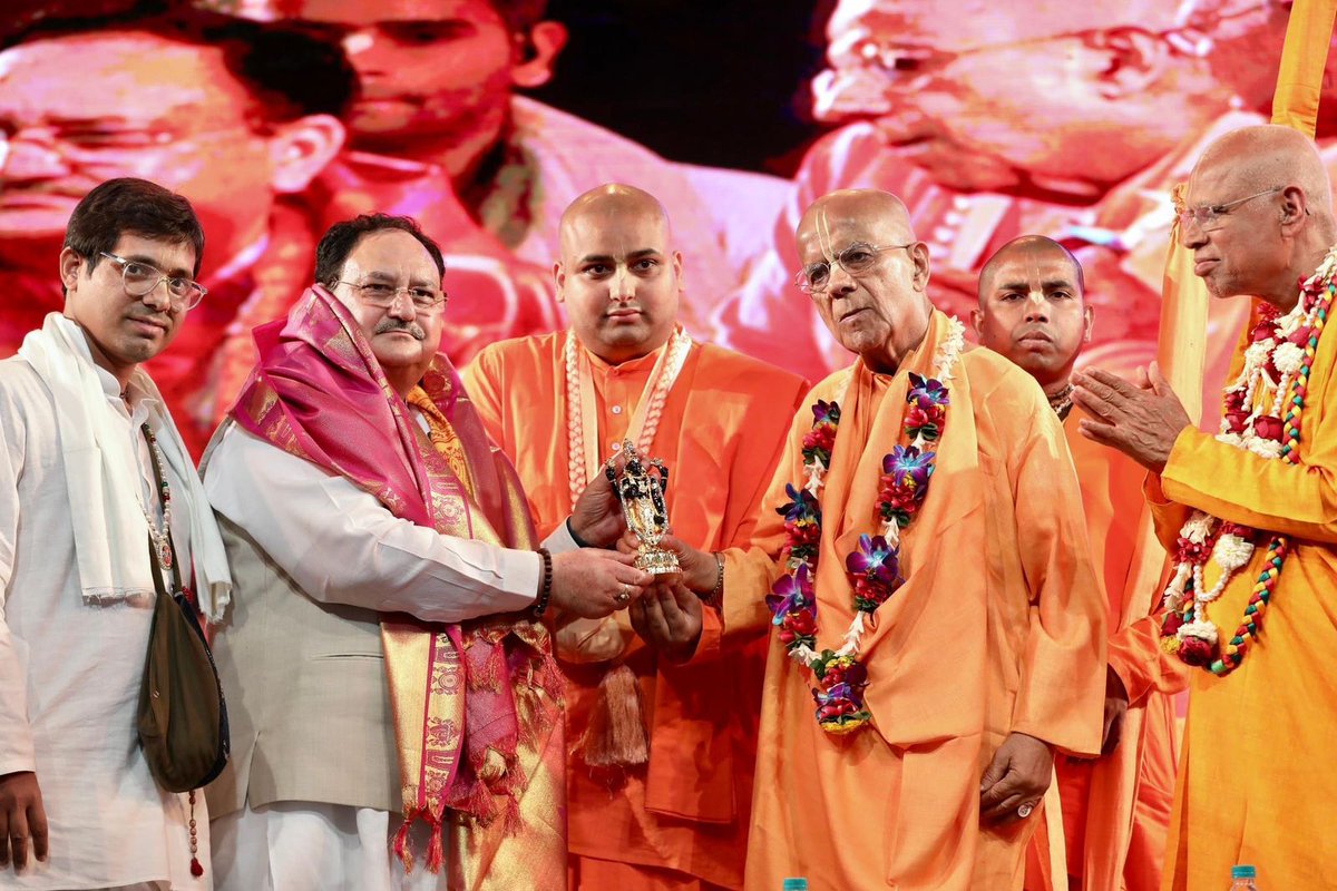 Ranjay1502's tweet photo. Hare Krishna
We have completed the first two days out of 5 days celebration of ISKCON Delhi Silver jubilee festival.
Shri J P Naddaji came along with his family to grace the occasion.Had 5000 plus  devotees participated!! https://t.co/YExcchQKAw