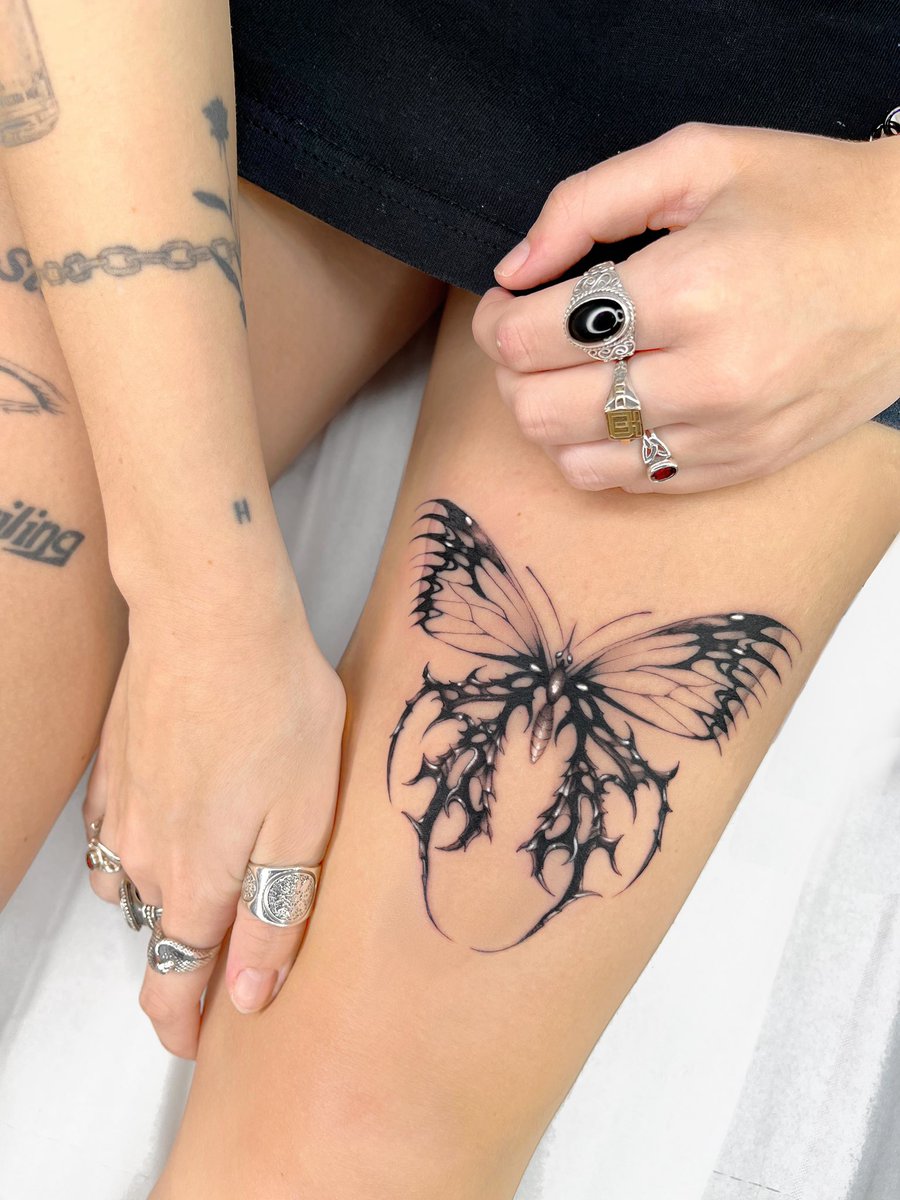 zefyreon's tweet photo. Je crois que j’ai tatoué deux fois le même dessin? 🥺 https://t.co/8K6WnaMBvd