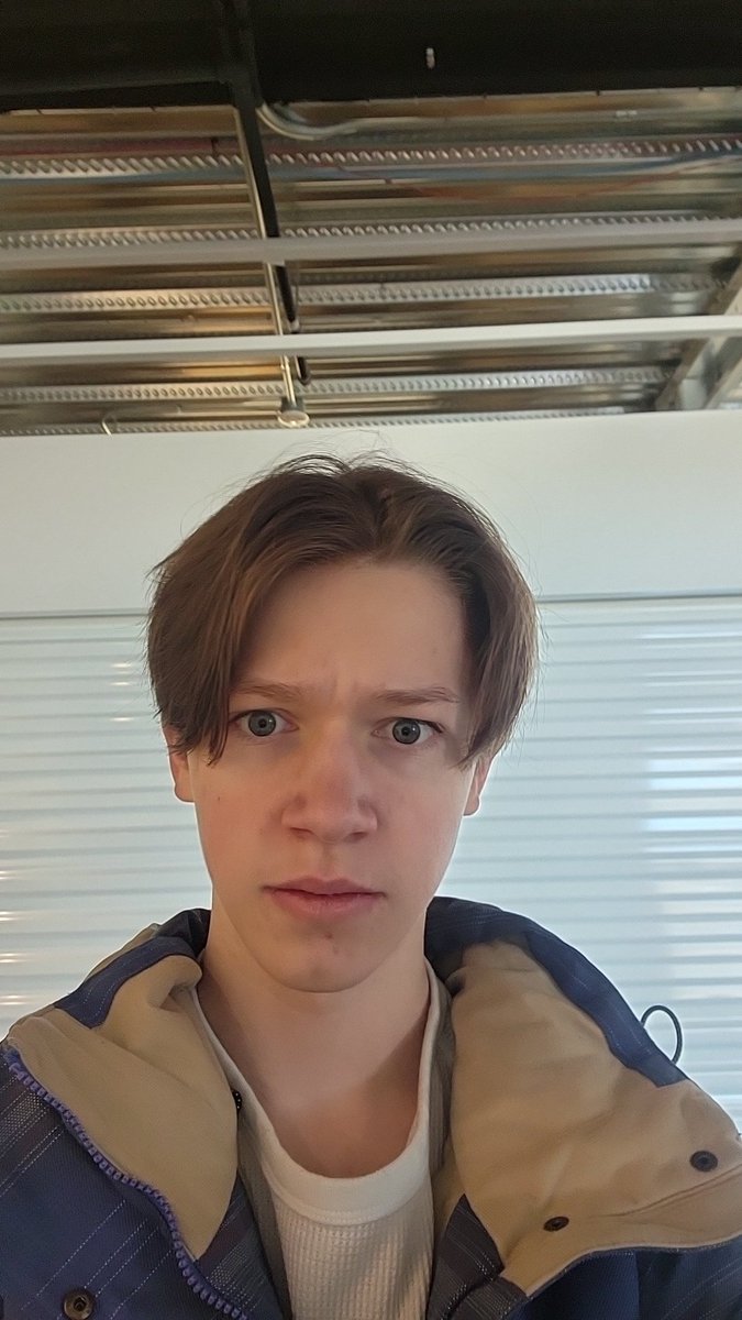 PL B1urAntics (0 ms) on Twitter: "Should I dye my hair blonde"