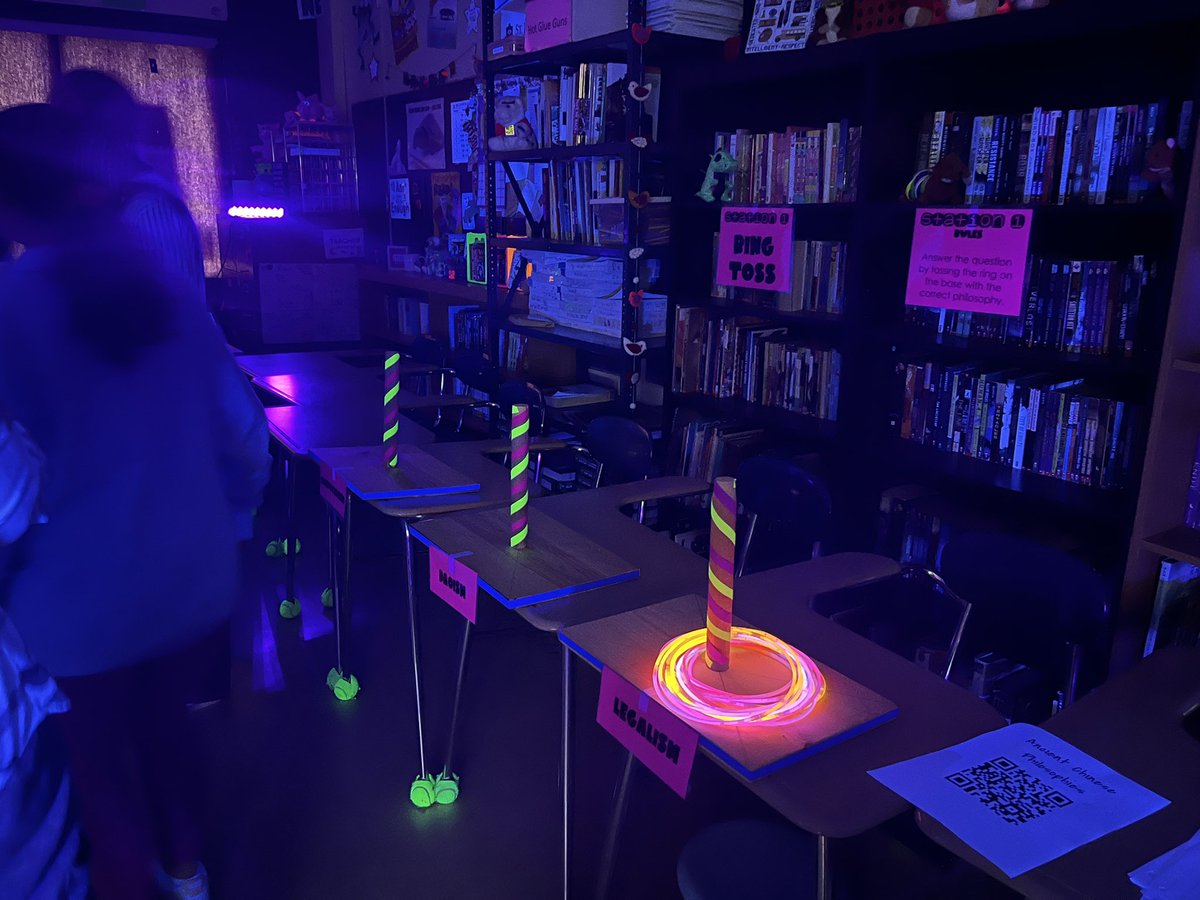 tee_donohue's tweet photo. Ms Sementilli’s classes were all a glow today!! Reviewing information about Ancient China!! So creative and fun!! @SCSD_AMS https://t.co/StO0dMuQdG