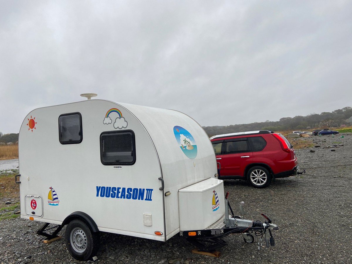 kiittan's tweet photo. ●雨の週末は☂️河原キャンプ🏕で克服しよう (^^)d
●ポツンと1組のcamper⛺️⁉️（笑）
河側には我々だけ🚗🚌
増水で(水)⛺️流されないか⁉️
プチ不安〜(>。<)y-~~~
●1人でタープ張った〜👍
ロープ🪢とペグを忘れて来たので👎
安い紐と河原の石🪨
良く頑張った(^｡^)＼(^-^ )

●2023/3/24(金)夜〜26(日) https://t.co/W7dXwX90It