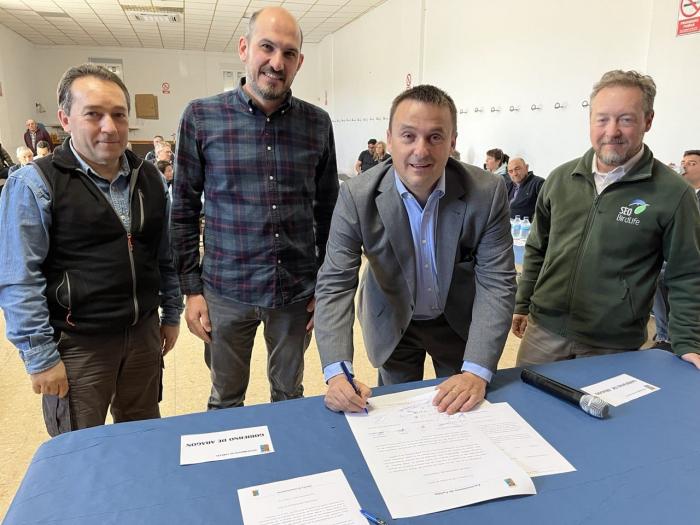 #MedioAmbiente:

<a href="/GobAragon/">Gobierno de Aragón</a> y Ayt de Farlete han firmado un acuerdo para el desarrollo de acciones de conservación de las #aves esteparias, que ofrece más de 250 euros por hectárea a los #agricultores que ayuden a conservar la #biodiversidad.

👇DETALLES👇
zaragozabuenasnoticias.com/2023/03/28/fir…
