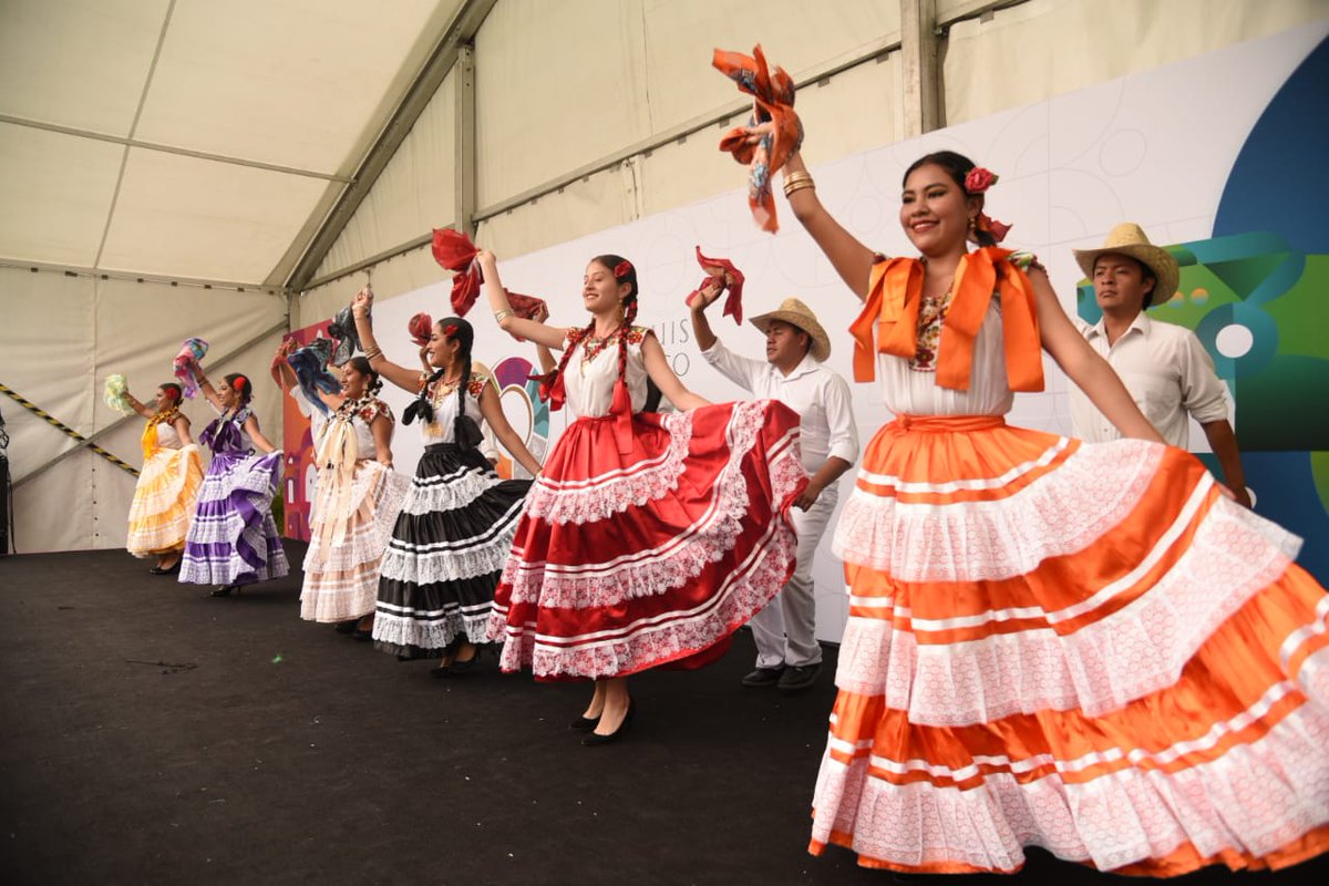 SecturOaxaca's tweet photo. Llegó la #Guelaguetza al Tianguis Turístico México 2023, para alegrar este evento e invitar a todos y todas a las Fiestas de los Lunes del Cerro, el encuentro intercultural más importante de México y la máxima fiesta de #Oaxaca.
#TianguisTurísticoMéxico2023.
#TTCDMX https://t.co/dF0AJwLfTY
