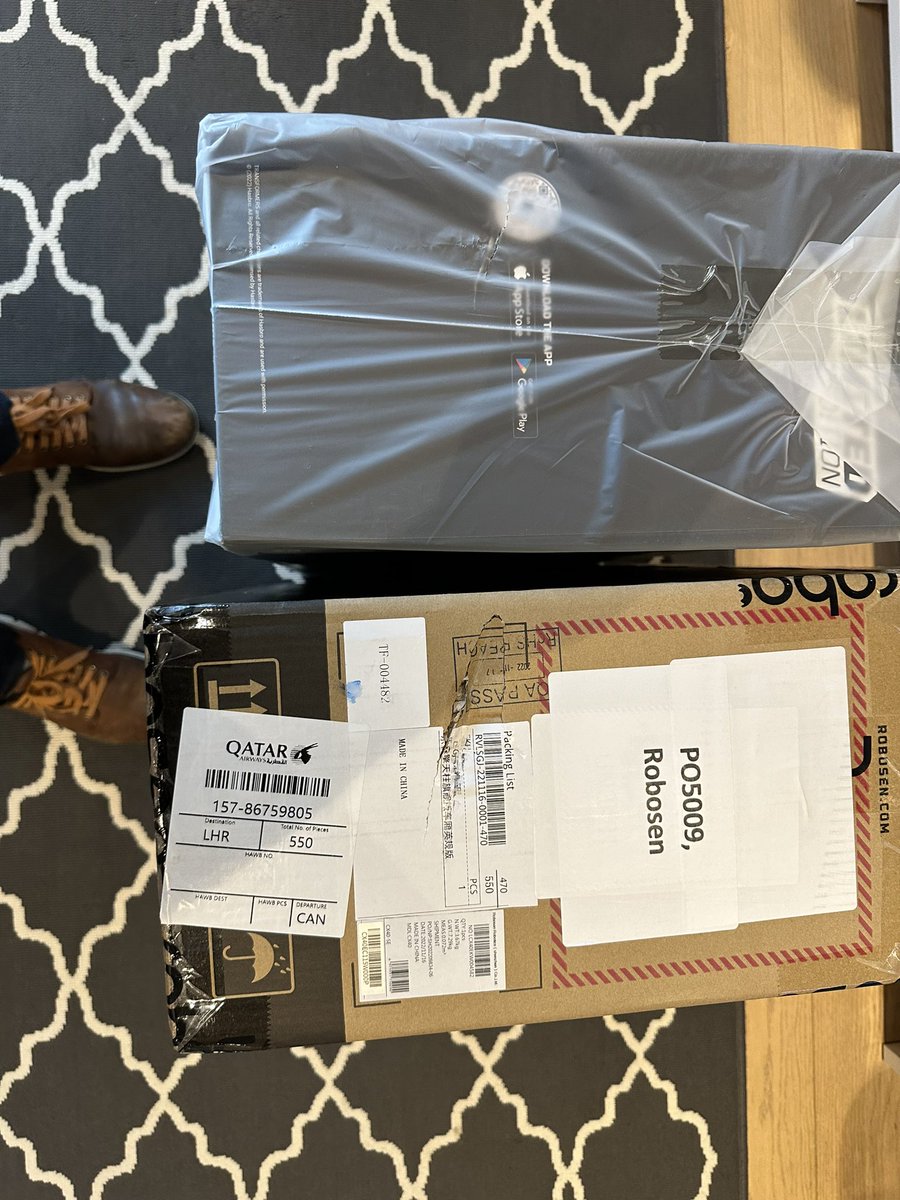 TheReynster's tweet photo. @GAMEdigital @GAMEHelps just received this quite expensive package and it’s been damaged during shipping. The damage is through the outer layer. No response from customer service. Please contact. https://t.co/83Q5OJQ2w4