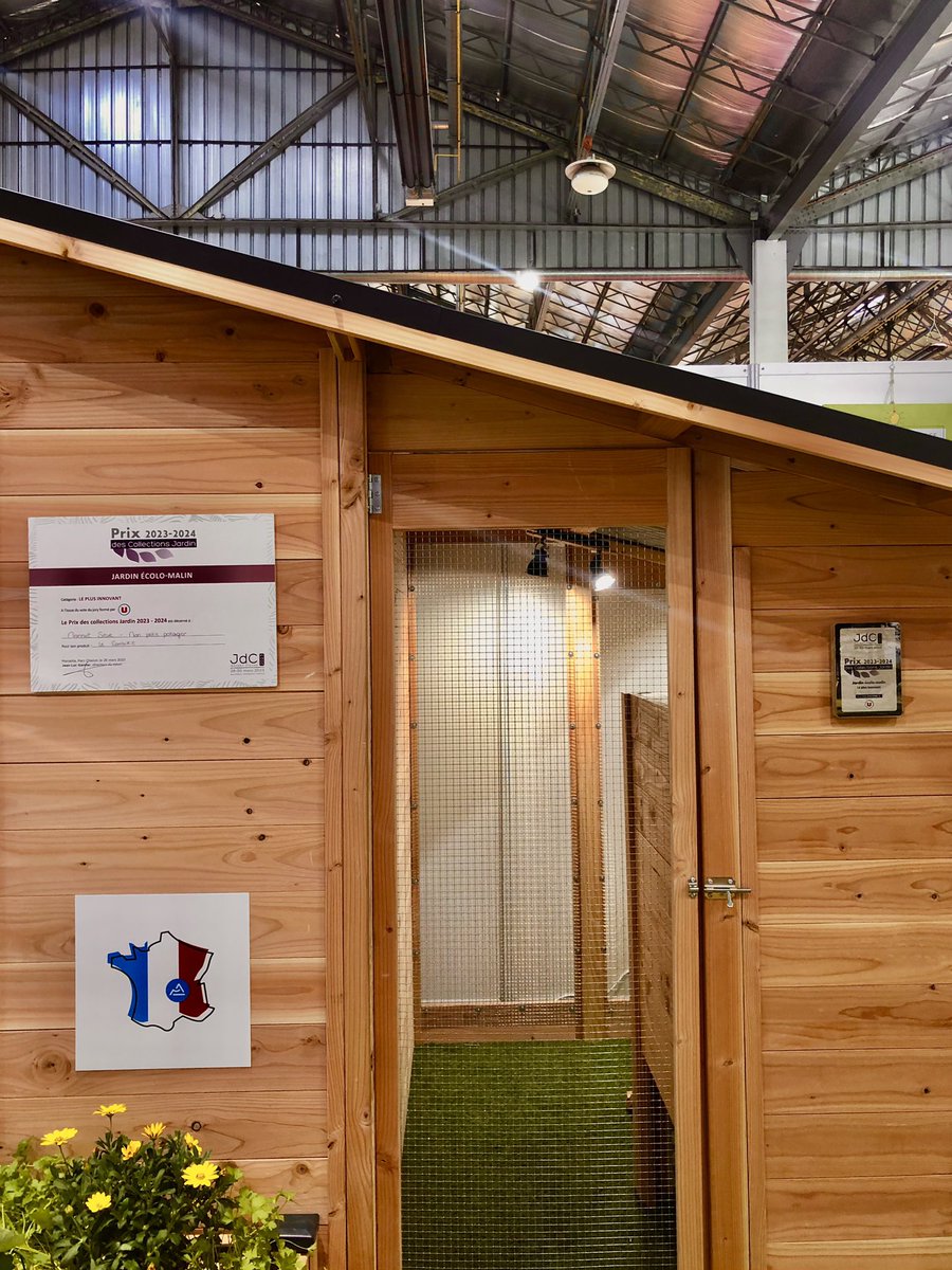 mon_petit_potag's tweet photo. [ EN DIRECT ] des @JdC_jardin 🌱

Cette année encore on ne passe pas inaperçu aux JdC 🏆 Nous sommes fiers de vous présenter le #combikit qui reçoit le prix #jardin écolo-malin le plus innovant par @ULesCommercants 

Merci pour cette mise à l’honneur et bravo à nos équipes !😁 https://t.co/gmjbyj9ZQj
