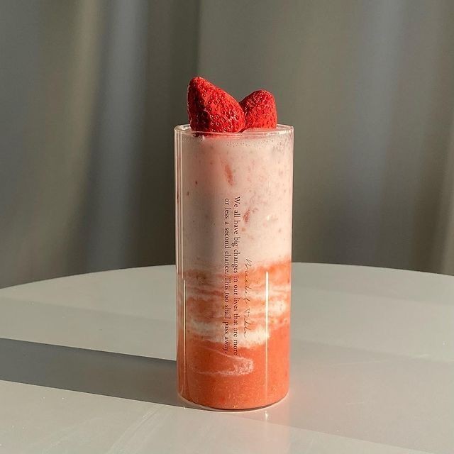 combcoffee's tweet image. 🐝 . . . Pedido: Combo Buzz Romantic

De: 🖊️
Para: @colinbridgrtns 

Mensagem: você ainda não foi, mas considere isso com um presente de despedida para sua viagem. se cuida! ilysm!