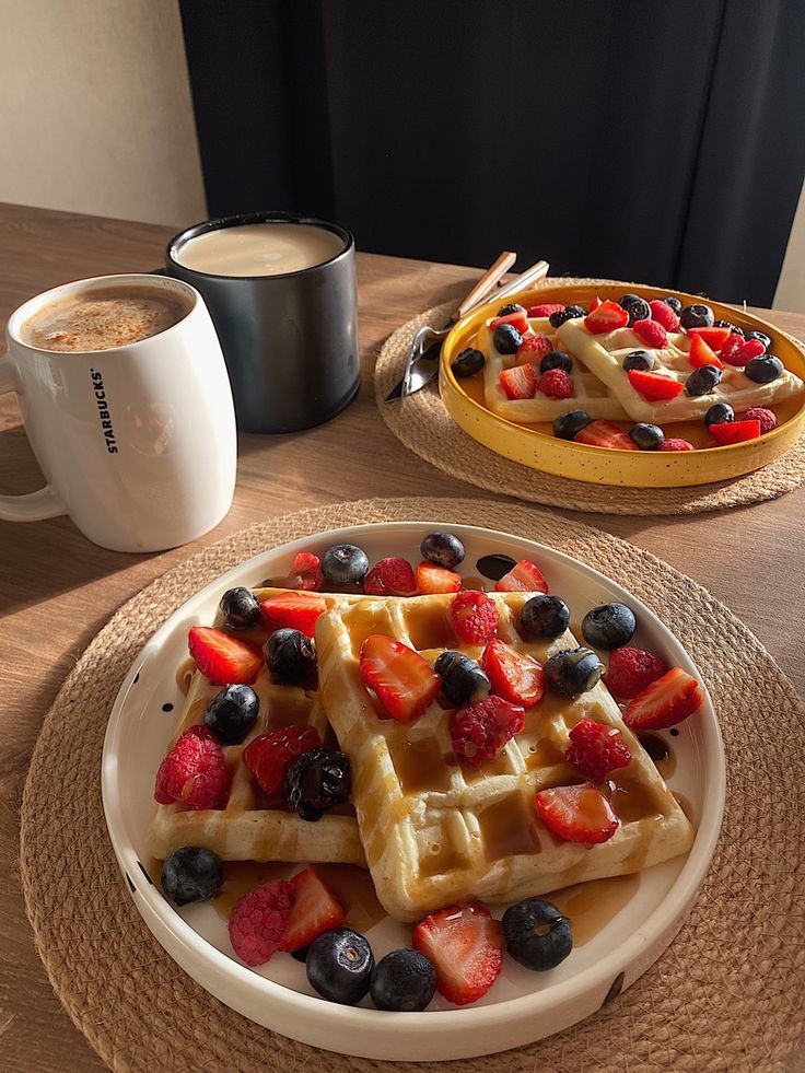 combcoffee's tweet image. 🐝 . . . Pedido: Combo Buzz Romantic

De: 🖊️
Para: @colinbridgrtns 

Mensagem: você ainda não foi, mas considere isso com um presente de despedida para sua viagem. se cuida! ilysm!