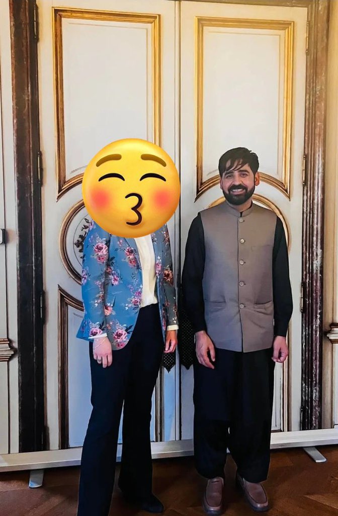 anasqari11's tweet photo. زما ټوله غوصه په دغه ورته راعلي چې تا د اسلامي امارت بې اجازې د بې حجابه ښځو سره عکسونه ولې اخیستل؟😉
دا نور به د څه کړي وي😋 https://t.co/ZElgmsMYjU
