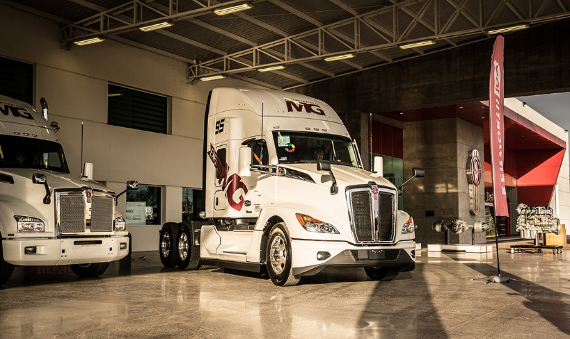 GrupoT21's tweet photo. 🚛 Express MG avanza en renovación y ahora el enfoque es el crecimiento de la flota. https://t.co/WVojBYe7mb

Por @DidierRT #GrupoT21 #Terrestre #BaceKenworth #Paccar #ExpresMG  @ExpressMG @enriquexmg @OscarACeballos https://t.co/3gQCxxQVGw