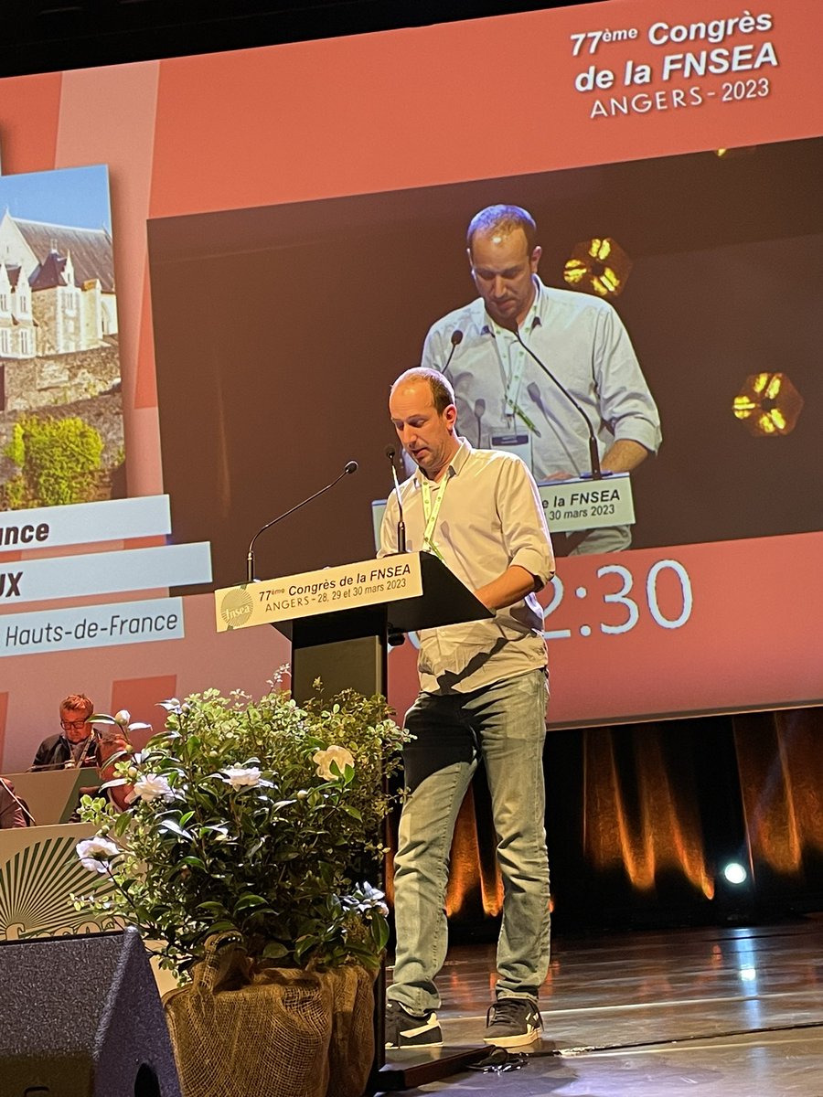 FRSEAHdF's tweet photo. Intervention Simon @Ammeux12 au #CongresFNSEA2023 « quelques ingrédients pour la souveraineté alimentaire : préservation des moyens des productions, sécurisation de l outil de travail, une réglementation cohérente … et toute la motivation des agriculteurs ! » https://t.co/mNjjfc5IYu