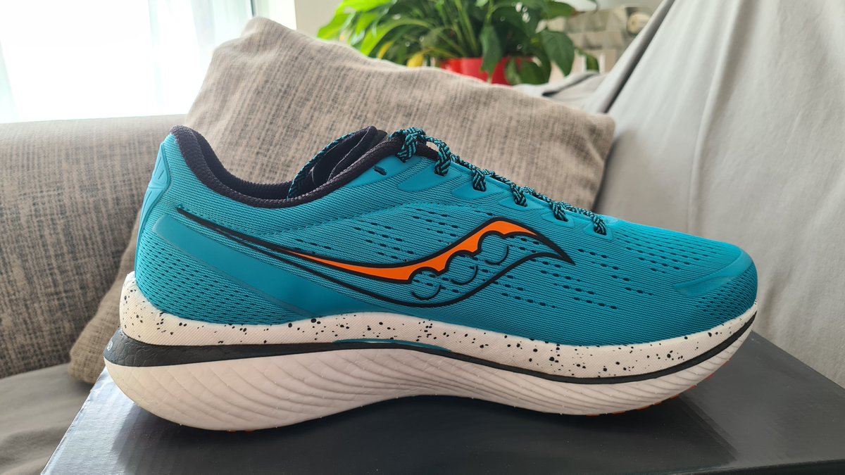 darafau's tweet photo. ¡Nuevas zapas de competi para asfalto! Tras muchos años con #drop0, ha llegado el momento de probar cosas nuevas. Gracias @BikilaTiendas por el asesoramiento. https://t.co/PdUAFsi7fi