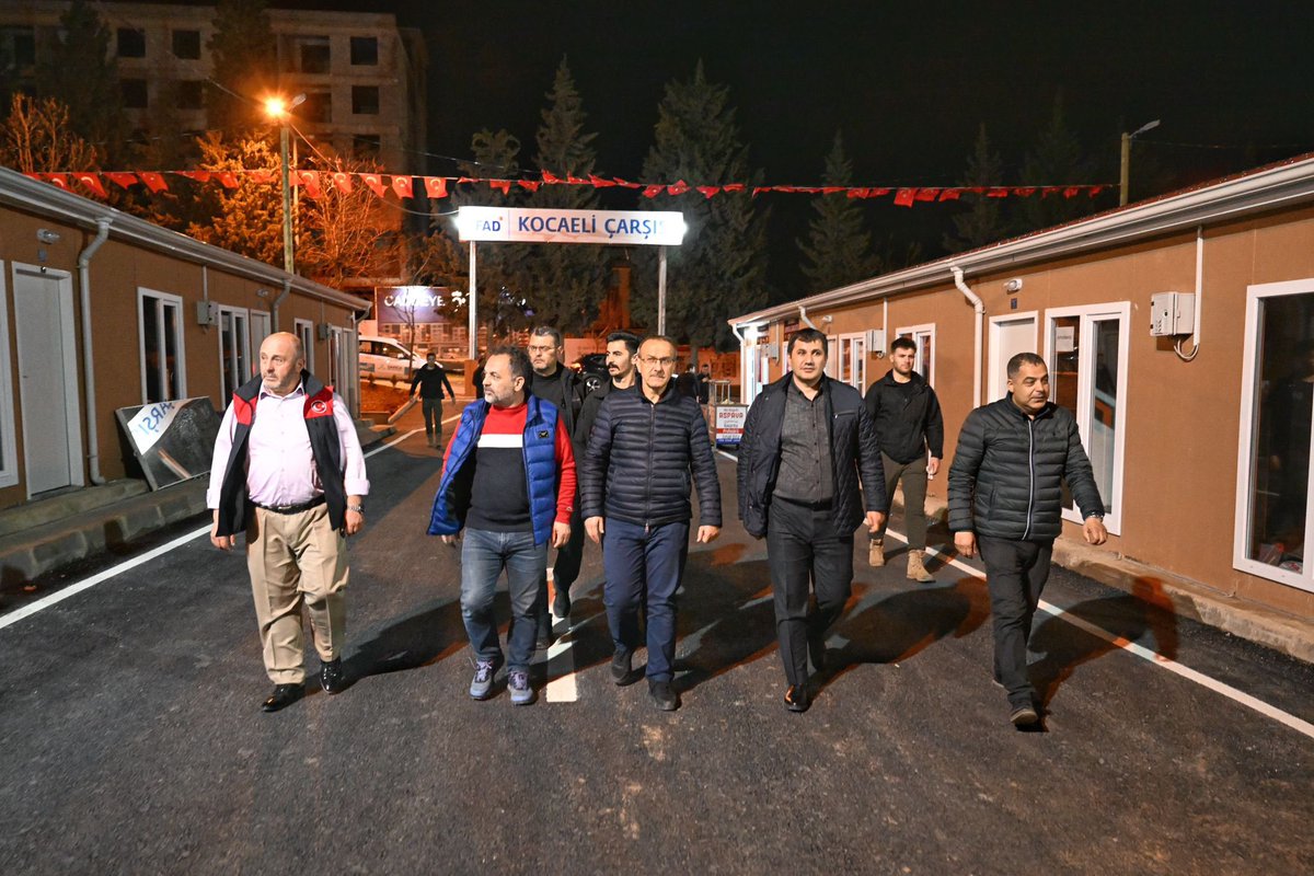 SeddarYavuz's tweet photo. Kocaeli Ticaret Odamızın kurduğu Tavşantepe Çadır Barınma Alanında iftardan sonra Nuri Koç Hocamızın Çadırına misafir olduk.
Çay eşliğinde güzel bir sohbet oldu. @suleymansoylu https://t.co/7AWSmiVsaM